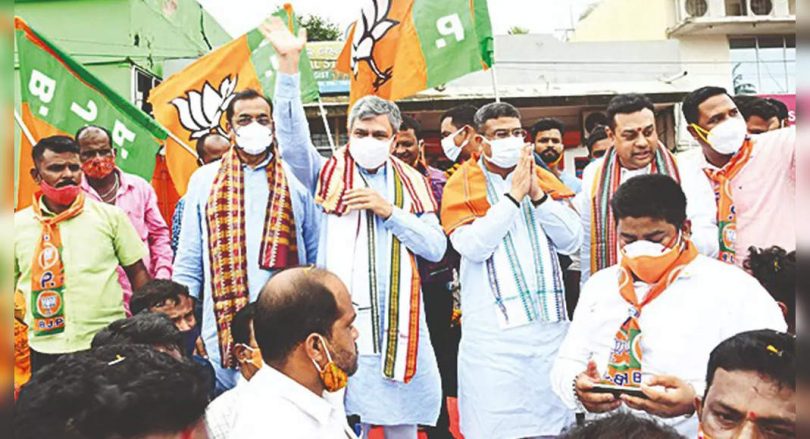 Ashwini Vaishnaw, Dharmendra Pradhan Looking for Blessings Lord Jagannath at Puri Odisha