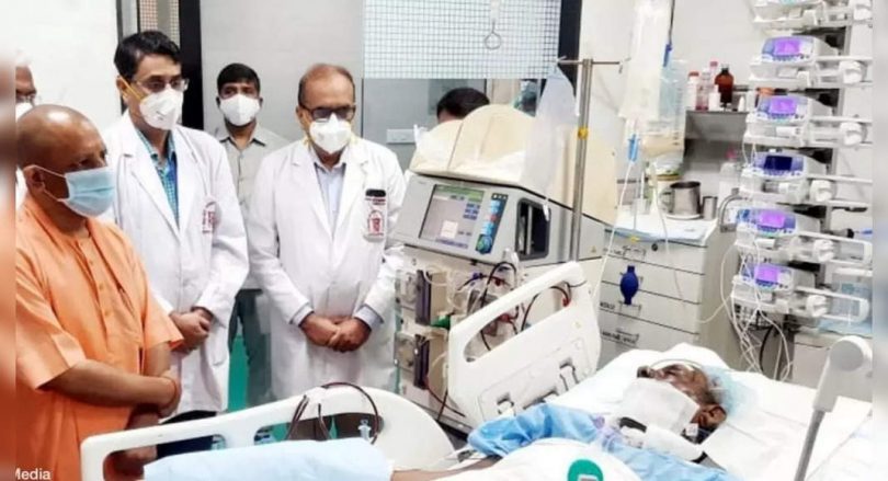 Yogi Visits the former Ailing CM CM Kalyan Singh at the LKO Hospital