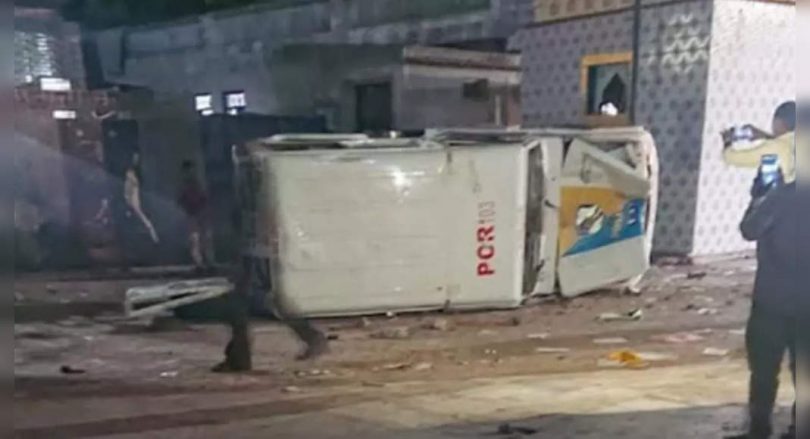 Gujarat: MOB Ransacks police vehicle to get permission for the TAZIA procession, 5 police injured