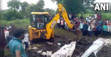 12 workers were killed when the vehicle was upside down in Maha