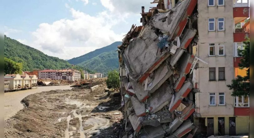 Police boat, search divers lost from Turkish floods