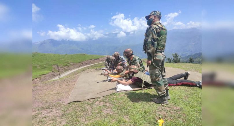 The army held the Village Defense Committee to meet to orient their weapon skills