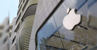 Apple wants to hire a former Google search head for Siri