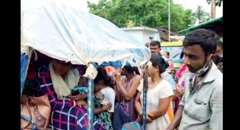 Police, Behala local residents unite to help rickshaw pullers
