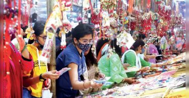 Rakshabandhan presents life, Biz returns to the Lucknow market
