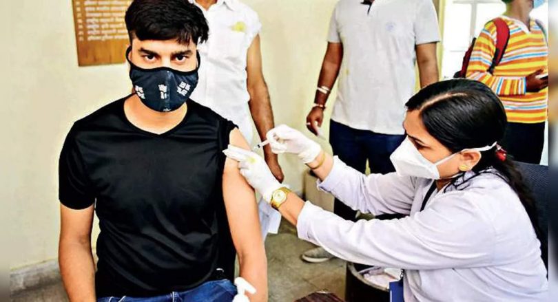 Covid: People queue for Jabs before dawn at Jaipur