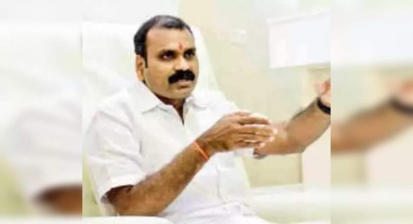 Murugan gave MUV to four BJP District President