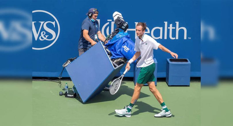 'I almost destroyed my hand': Danil Medvedev collided with the camera in the loss of shock