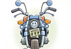 Biker uses a fake number plate to avoid Challans in Mumbai