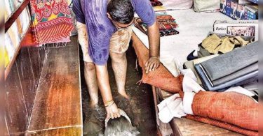 Delhiits suffer from water entering home & shop