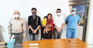 The surgeon gives toddlers with default heart defects of new life