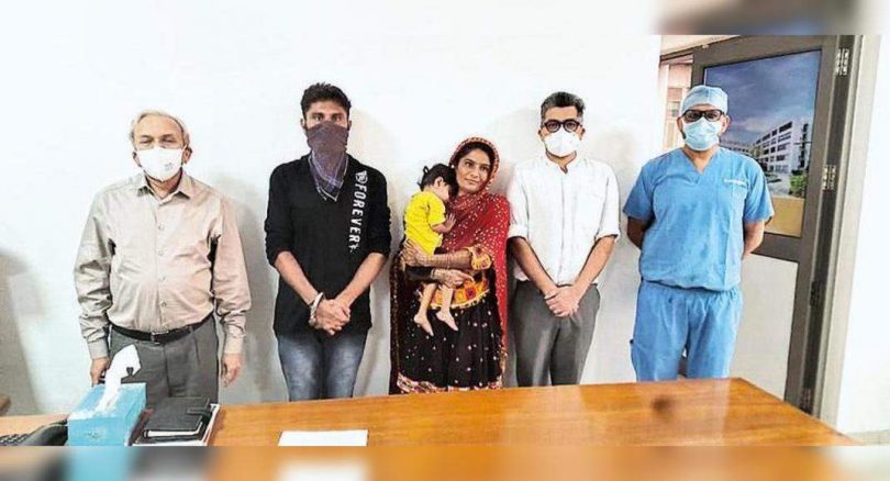 The surgeon gives toddlers with default heart defects of new life