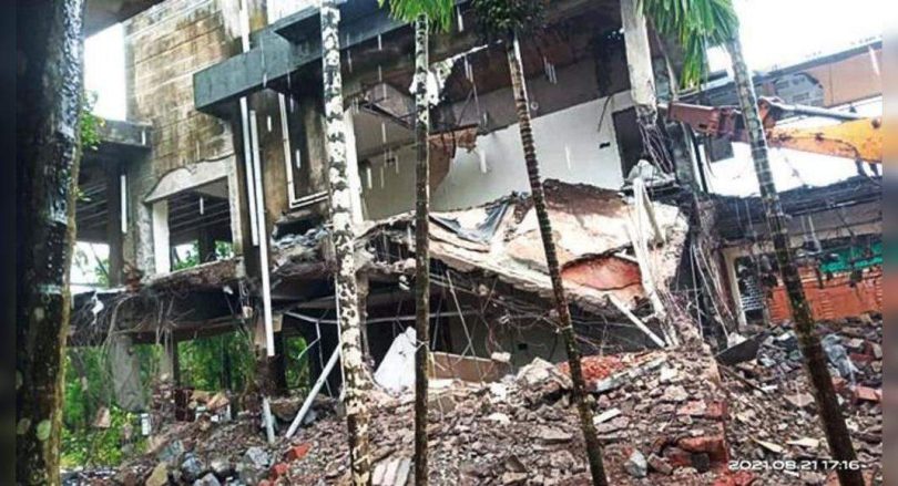 Sena Leader won the bungalow overlooking the illegal sea