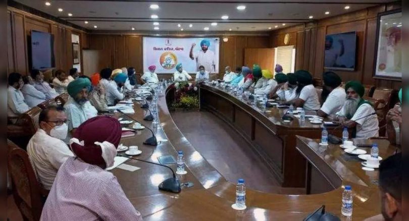 Failed talks, Punjab Cane Farmers to continue the tracks, road blockade