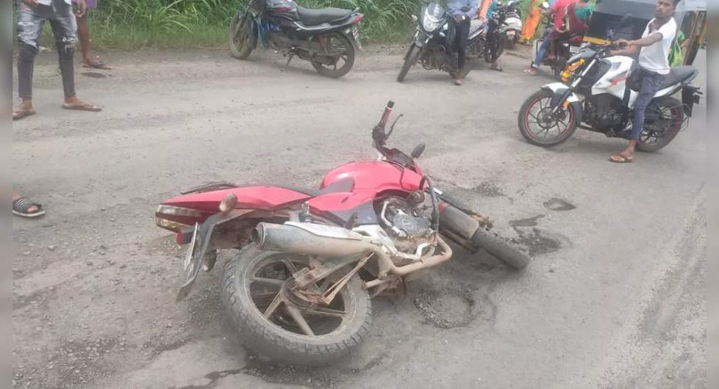 Thane: Pregnant Woman, Kin Fall Off Bike Because of Holes