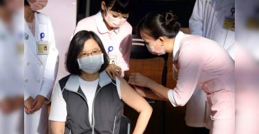 Taiwan's President received a vaccine developed domestically