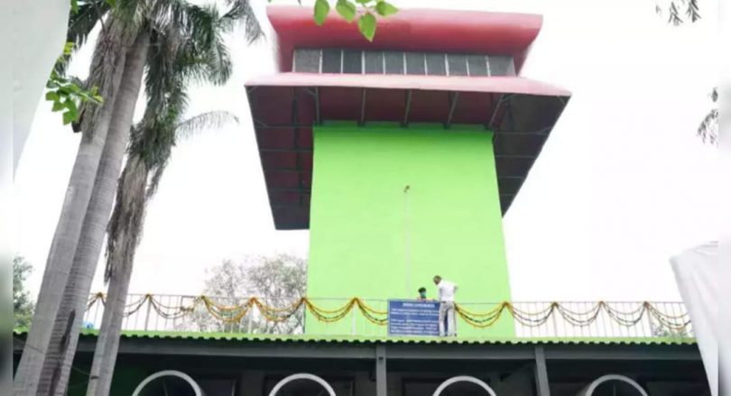 BJP, AAP put it on the romance tower 'first'