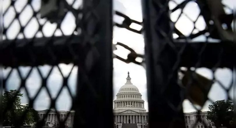 Probe cleaned police officers who shot women on January 6, US Capitol attacks