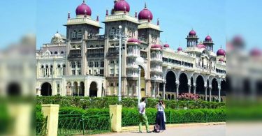 Weekend Hours at Karnataka Lumpur District Tourism Industry