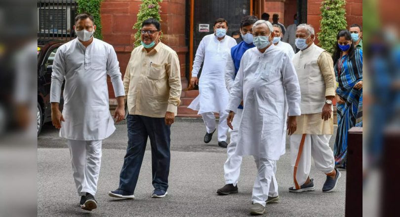 Nitish led the team all parties to PM to push the caste census