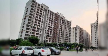 400 families in sector 92 people spend 17 hours without strength