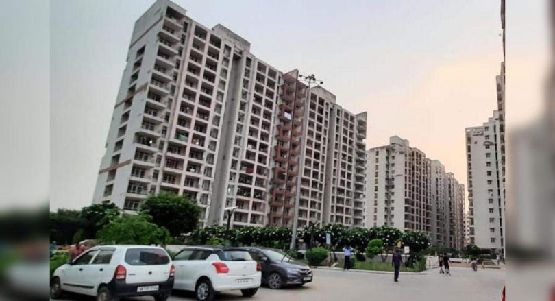 400 families in sector 92 people spend 17 hours without strength