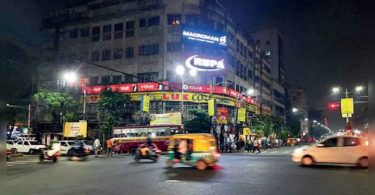 After the mask rebuked, the stalk of youth and women molests in the car