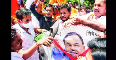 'Slap Uddhav' Crigble Sparks protest in Pune