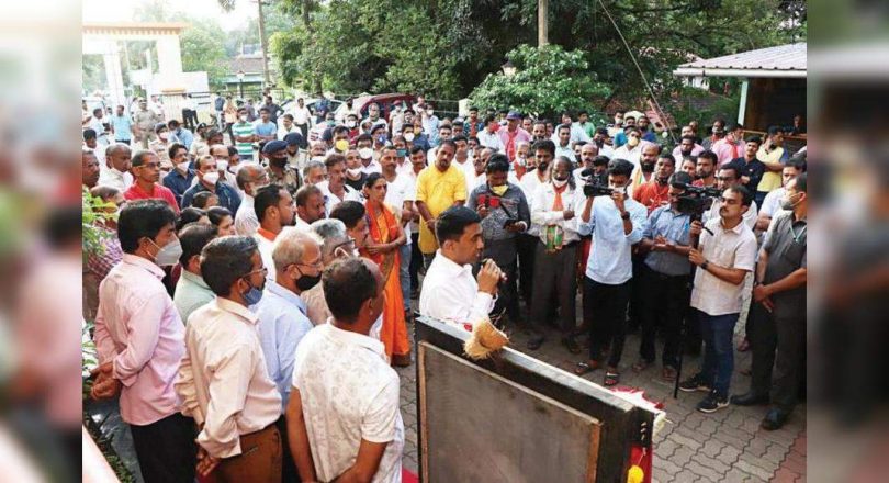 The visit of Mandrem Goa CM Pramod Sawant presents a crack in a party cadre there