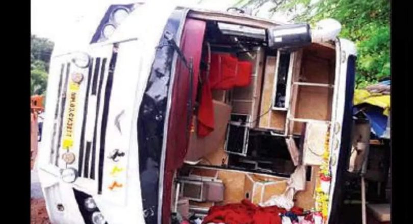 The Mumbai-Goa bus falls in Borim, 5 injured