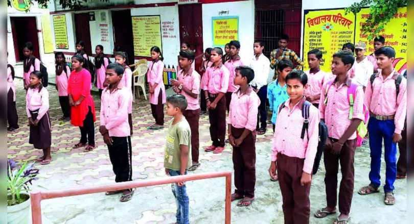 Back to school, students are welcomed with flower petals, chocolate