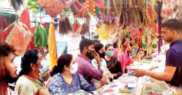 Lucknow Markets Abuz with Janmashtami Buyers