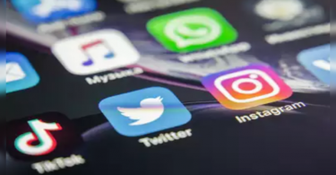 Teen girl posted naked selfies, parents suffer a heart attack