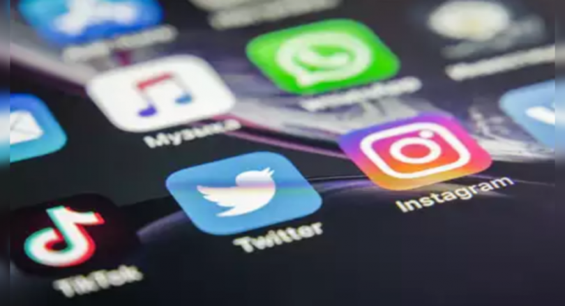 Teen girl posted naked selfies, parents suffer a heart attack