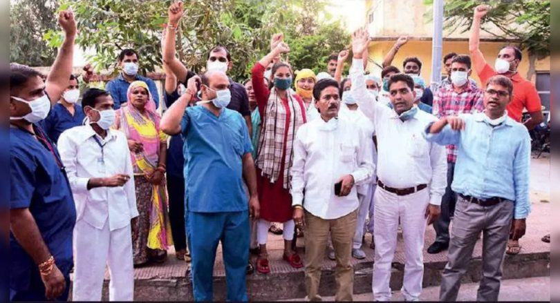 Assault Goomons Health Staff at the Vaccine Center in Jaipur
