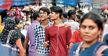 Kolkata: Norm Mask Go for Throws on the Market