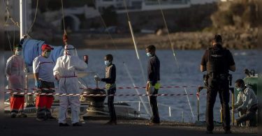 Spain quarreled with migrant law as continuing border pressure