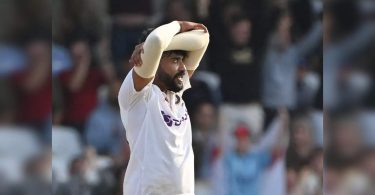 Test 3: British fans throw the ball in the siraj from the stand