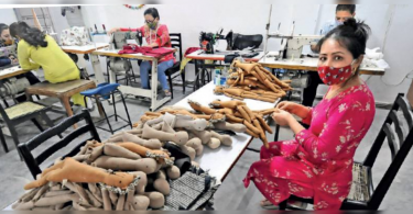 How refugees female afghanistan sew their lives back