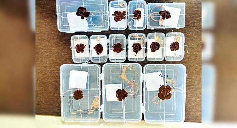 Conman medicine, dupes of rajkot women from rs 6.8 lakh jewelry