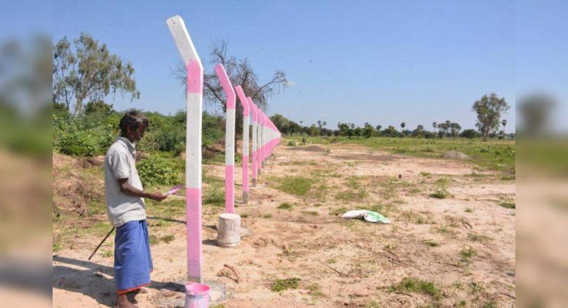 Talaja Man touches the electric fence, dies