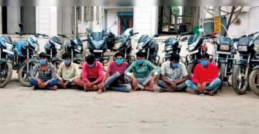 7 motorcycles steal a gang held