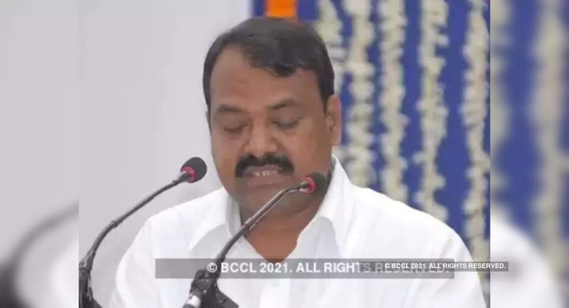 Maharashtra: Shiv Sena MP Rajendra Gavit Provides Rs 25,000 Check to Kin of Dead Palghar Villager