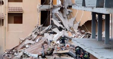 Spanish savior attracts the body from a collapsed building, one is still missing