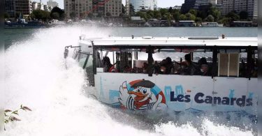 The latest Paris moves tourists to Seine