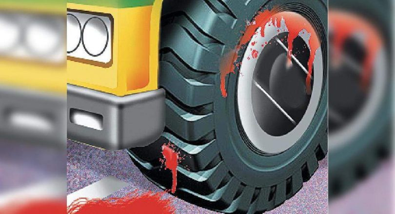 Women are destroyed under the tipper wheel