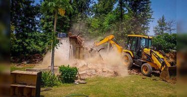 Illegal farmhouse, wall rujing in Galah Pahian