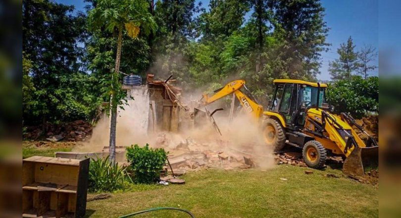 Illegal farmhouse, wall rujing in Galah Pahian