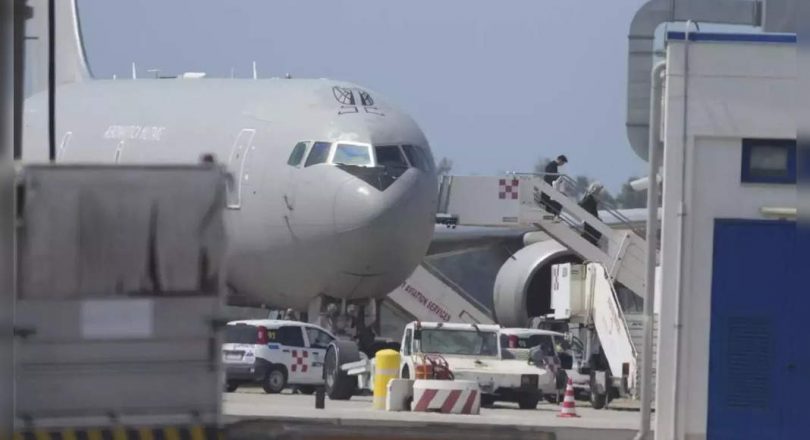 Aviation land for evacuation of Italy in Rome