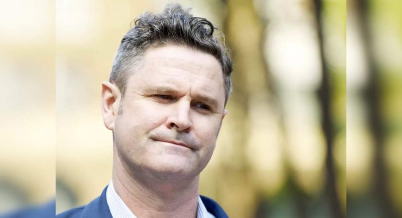 Chris Cairns paralyzed after surgery saving lives